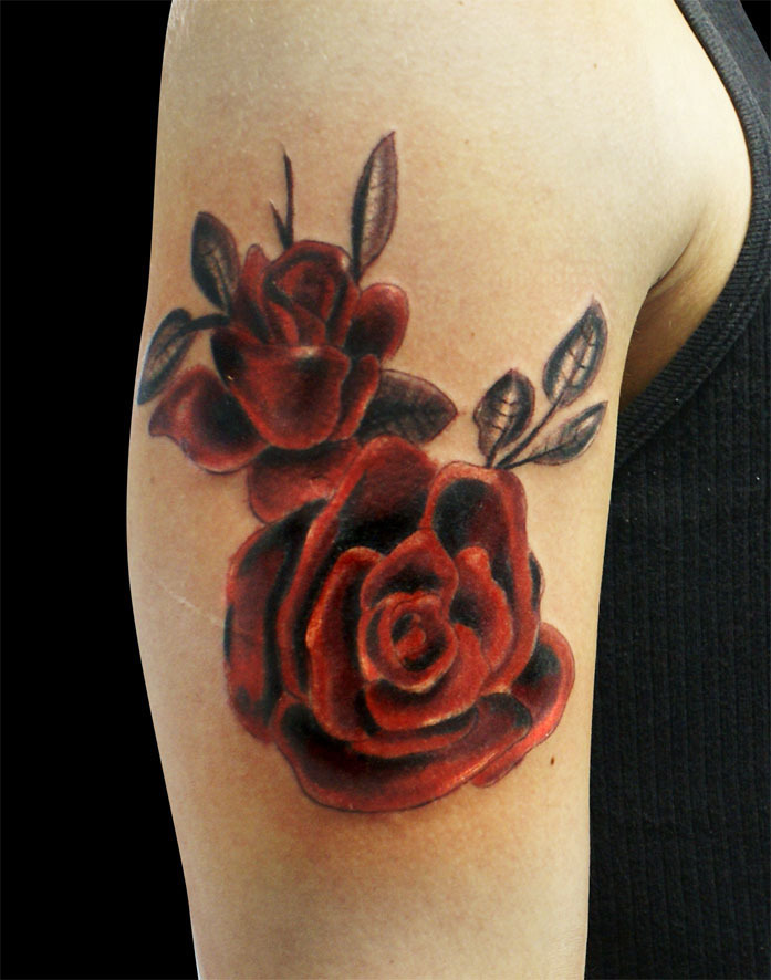 Rosas por Chris Santos (@calavera_tattoo)