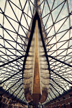 designismymuse:  The Cutty Sark Conservation Project by Grimshaw Architects (via yatzer) photo © Ben Webb Bringing awareness to both the Cutty Sark history and architectural prowess, the design is now parked outside of the Maritime Museum in London