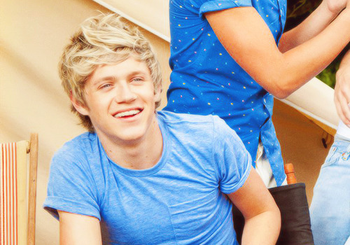 mr-styles:  Live While We’re Young 