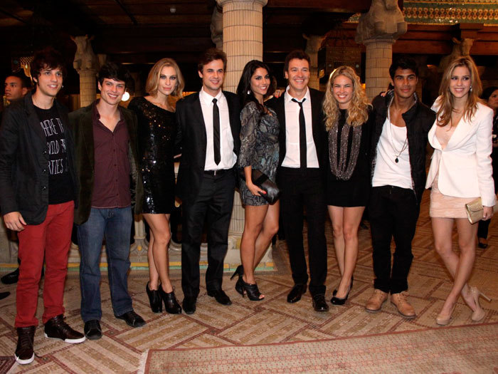 tirulipa-rebelde:  VOU SENTIR SAUDADES DE VCS!! *-* 