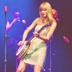 jutcherson:Taylor Swift Concert in Rio (13.09)