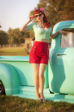 DAMN! Look at those legs! Oh and nice truck too.