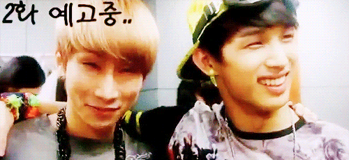 meetmeinbusan:  eunkwang imitating hyunsik’s eyesmile but stops after almost getting caug Omg. 