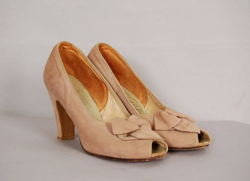 Vintage 1940s Petal Pink Suede Peep-toe Heels