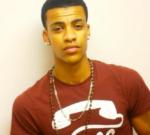 cuteassboys:  http://kobikarmelo.tumblr.com/ 