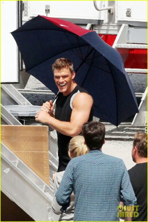 Alan Ritchson relaxes behind the scenes of “Hunger Games Catching Fire” filming on location in Atlanta