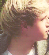 glossyma:  Niall being extremely pretty without even trying 