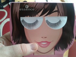 fetzes:  ok so i bought those fake lashes