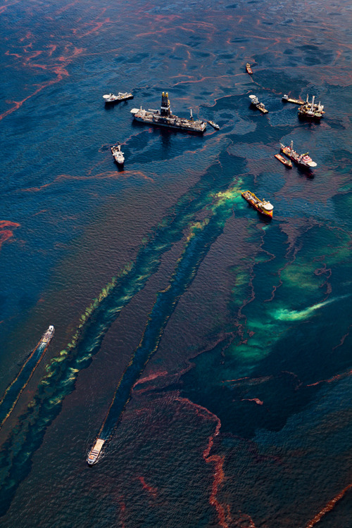 blue-voids:
“ Daniel Beltrá - Oil Spill #16
”