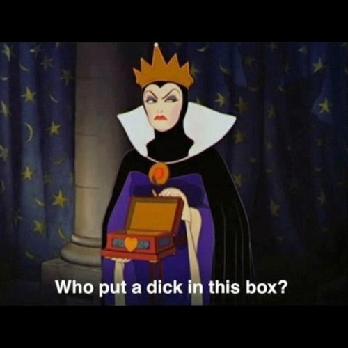 unconventionalhappyendings:  BAHAHAHAHAHAHAHAHAHAHAHHHAHA!!! 😂😁 #evilqueen #disneyvillains #snowwhite #funny (Taken with Instagram) 