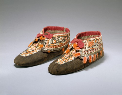 non-westernhistoricalfashion:Pair of Moccasins1790–1815Canada, QuebecHuron Tribe