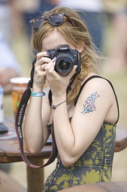 Emma Watson taking a picture with a Canon EOS 450D and 18-55mm 1:3.5-5.6 IS lens