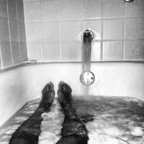 Bathtub toe series w/Wankaego Very good find! Submitted by Tim Bridges She needs to show more of her