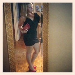 valley-of-the-kings:  Outtt #party #dinner #dress #littleblackdress #shoes #pink #heels #clutch #blonde #me  (Taken with Instagram)