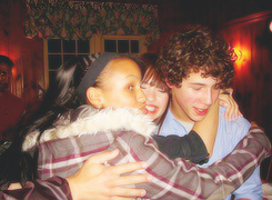 alldevonne:  demi + camp rock backstage; 