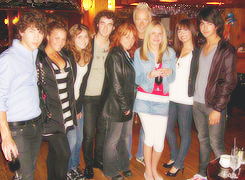 alldevonne:  demi + camp rock backstage; 