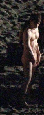 celebsinthebuff:  Daniel Radcliffe naked