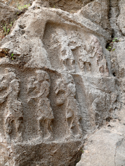 Detail of the elamite rock relief said Kul-e Farah IV: rank of adoring/praying devotes. City of