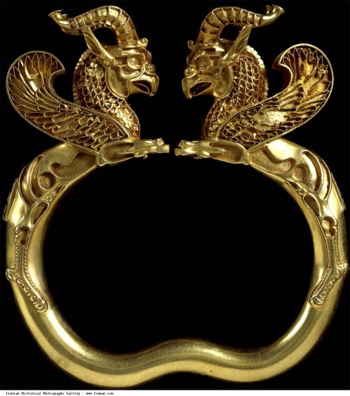 ancientart: Gold griffin-headed armlet from the Oxus treasure, Achaemenid Persian, 5th-4th cent