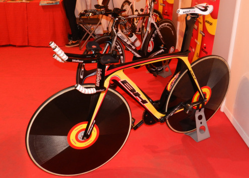 searchingadventures: BH indoor cycling. Spanish team. Festibike 2012