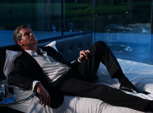 alexjhan:  Pierce Brosnan Aquascatum 2 Classic best combination: Black suit, Black shoes, white open collar french cuff shirt. SLICK