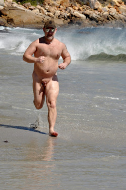 brentcage:  Nude beach run #3 More on Cageland: