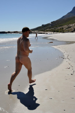 brentcage:  Nude beach run #5 More on Cageland: