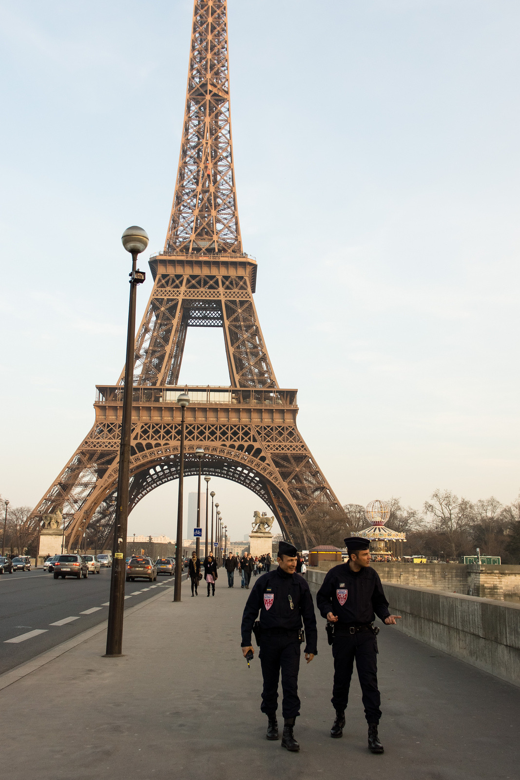 Le police nationale avec La Tour Eiffel