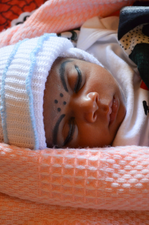 beautiesofafrique: mollyinkenya: Binti, my host sister Mariamu’s new baby girl!  Her fore