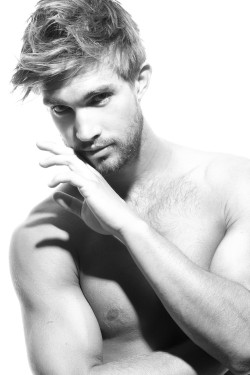 minkarlektilldig:  Tristan Burnett by Ricardo