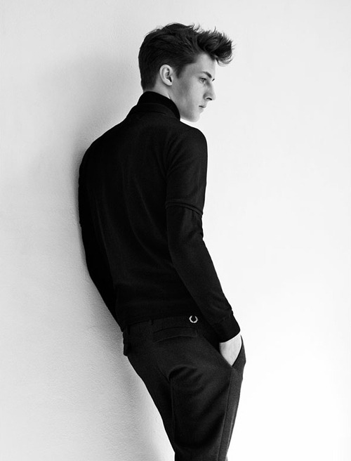 consado:  lazyteen:  Raf Simons x Fred Perry F/W ‘09  Q 