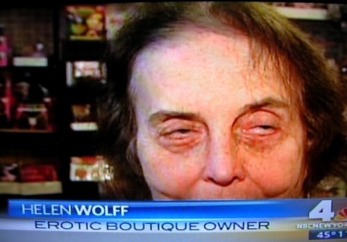 thefuzzydave:  She’s very discreet.       (via TumbleOn)