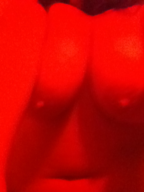 kurvygirlswag:  Bathtime boobies n belly