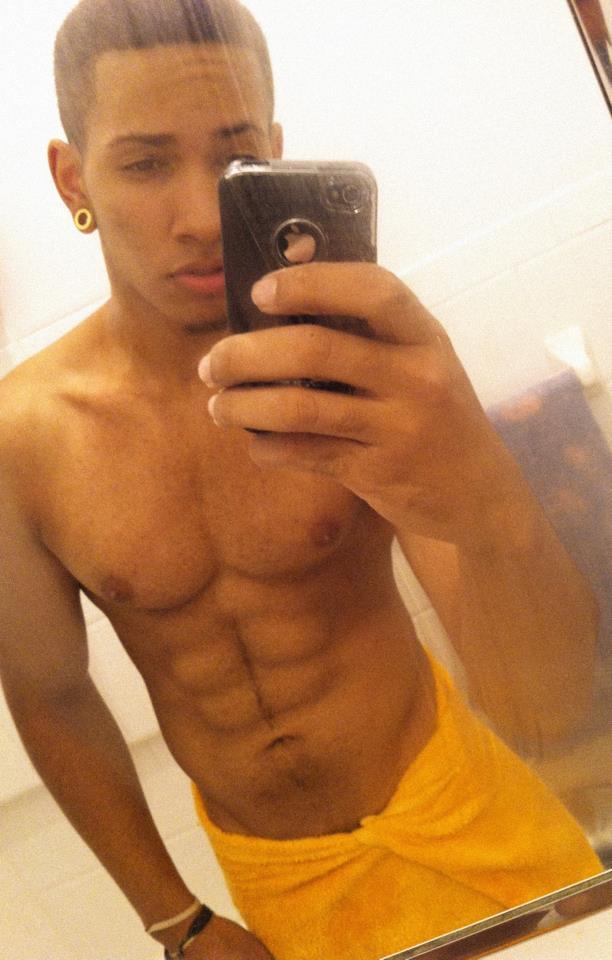 youtastemyaura:  Facebook : Ray Mercado Instagram : @raylives 