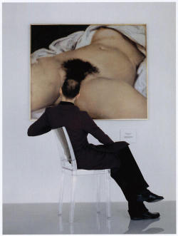 tyorka:  Man infront of Gustave Courbet’s L’origin