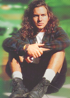simpledoyle:  064-065|100 Favourite photos of Eddie Vedder 
