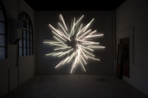 Nøne Futbol Club, Work n°534 : Sunset 36 Fluorescent tubes, 650 x 650 x 6 cm, 2012