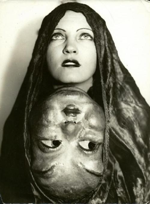 vanias-vintage-monstrosity: Myra Kinch ~ 1930s