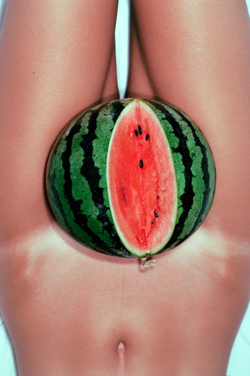 oggi e’ caldo… la fresca anguria la offro io…uhmmmm… thewolf