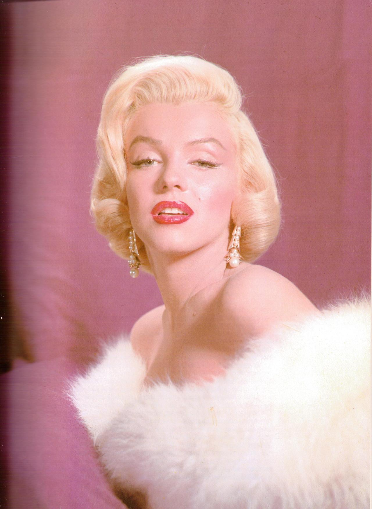alwaysmarilynmonroe:  Marilyn photographed by Frank Powolny in 1953. 