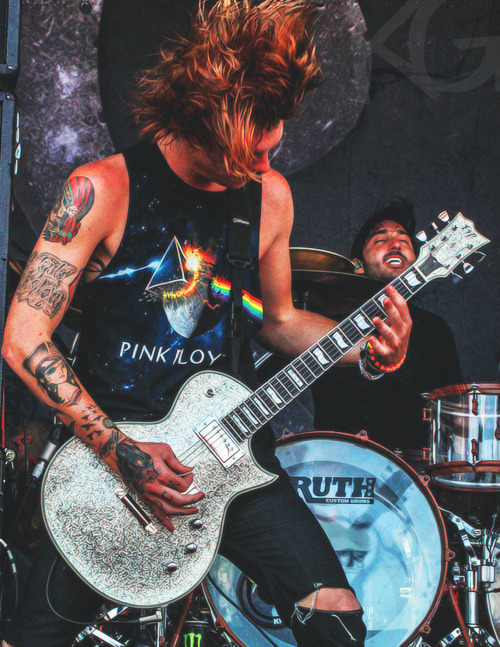 piercethe-squidgy:  Can we just take a moment to look at Tino’s face in this picture