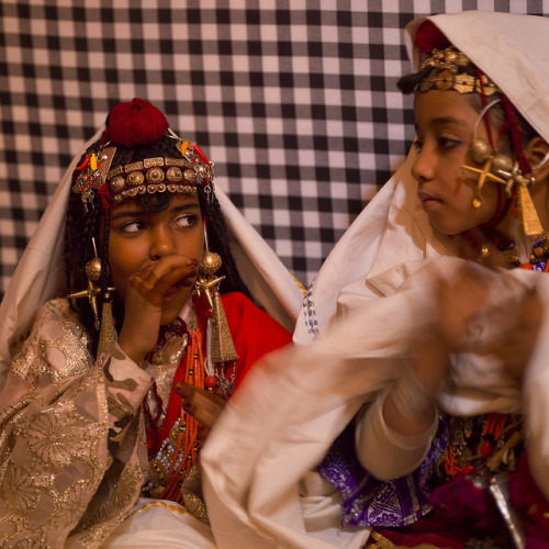 nuristan:keltamasheq:Ghadames Tuareg girls in traditional dress, Libyano lie I’m in lovee with this 