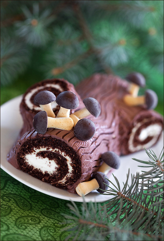 delici0us-desserts:  Oatmeal chocolate swiss roll (by laperla2009)