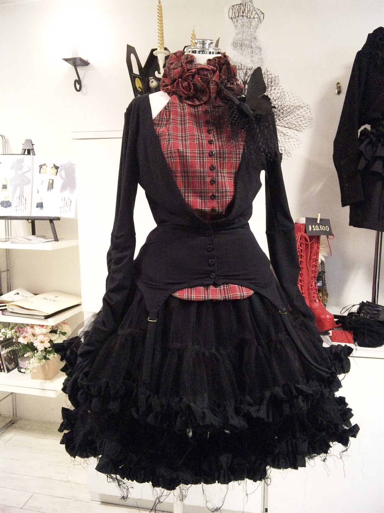 mementomori-dolltodevil:  ****NEW**** *Shop Coordinate* Na+H September 2012 From