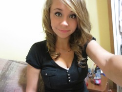 pizza-weed-cats:  pizza-weed-catz:   ☮☯  i actually look 7 in this picture