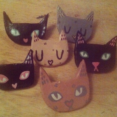 lizelikeslife:Kitty badges ready for Thursday’s art fair. (Taken with Instagram)