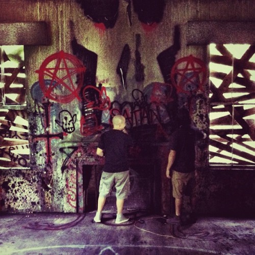 Painting a Hawaii Five-0 set with @shortyfatz and @pro_gress. Demon days. (Taken with Instagram)