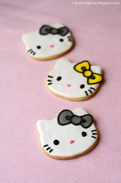 gastrogirl:  hello kitty cookies. 