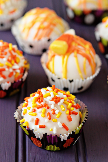 gastrogirl:  candy corn oreo truffles. 