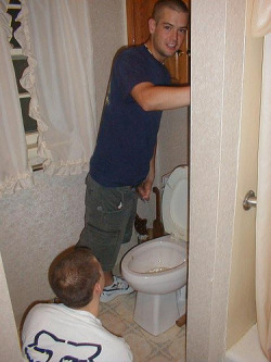 whpitout:  pissing with a buddy watching